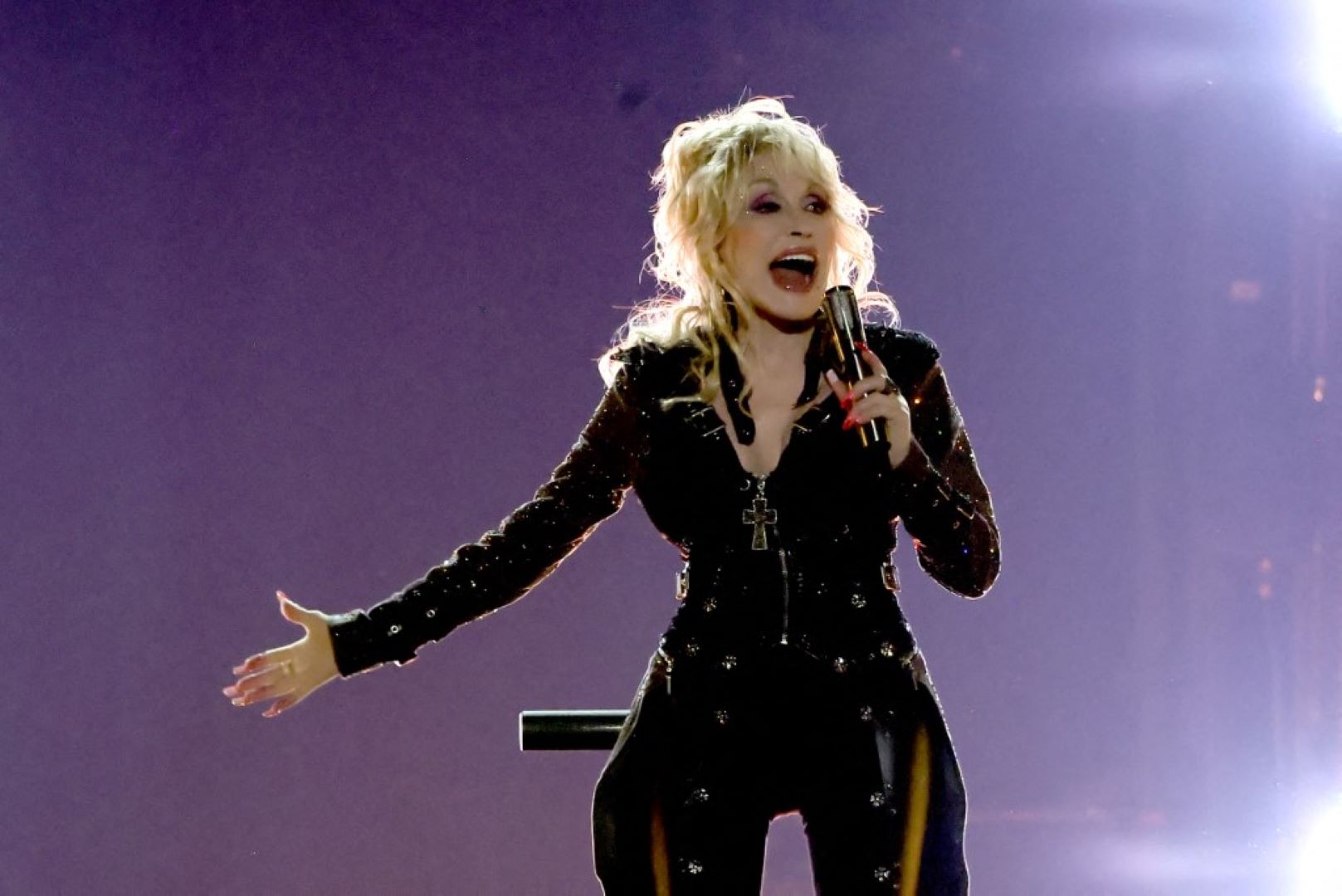 دولي بارتون في فريسكو، تكساس ( Dolly Parton in Frisco, Texas). مصدر الصورة: Theo Wargo/Getty Images/AFP