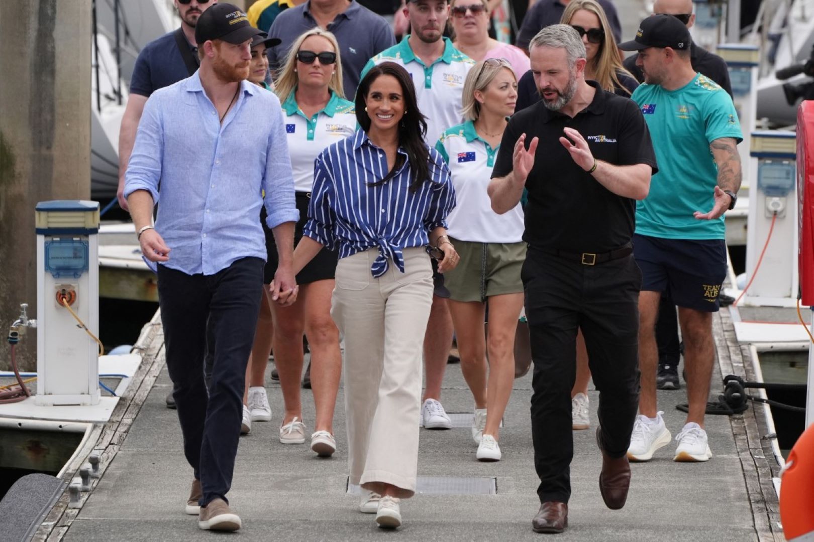 الأمير هاري وزوجته ميغان في ميناء سيدني (Prince Harry and his wife Meghan in Sydney Harbour). مصدر الصورة: Jonathan Brady / POOL / AFP