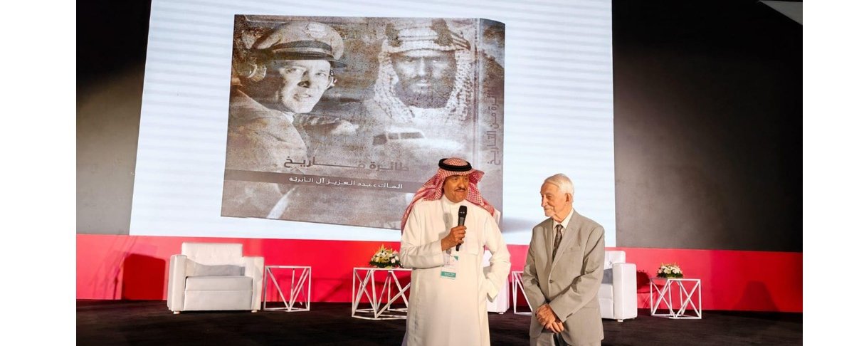 الأمير سلطان بن سلمان والدكتور الراحل مايكل سابا في جلسة "هانجر توكس" بمعرض ساند أند فن 2024