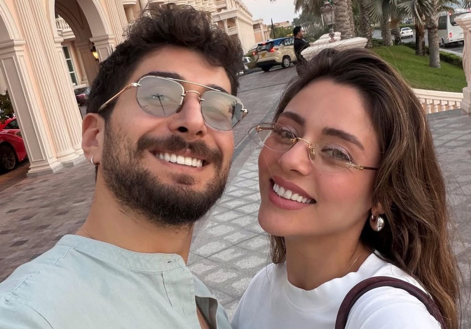 سيلا توركوغلو وخطيبها آتا أييلديز. الصورة من حسابها على إنستغرام