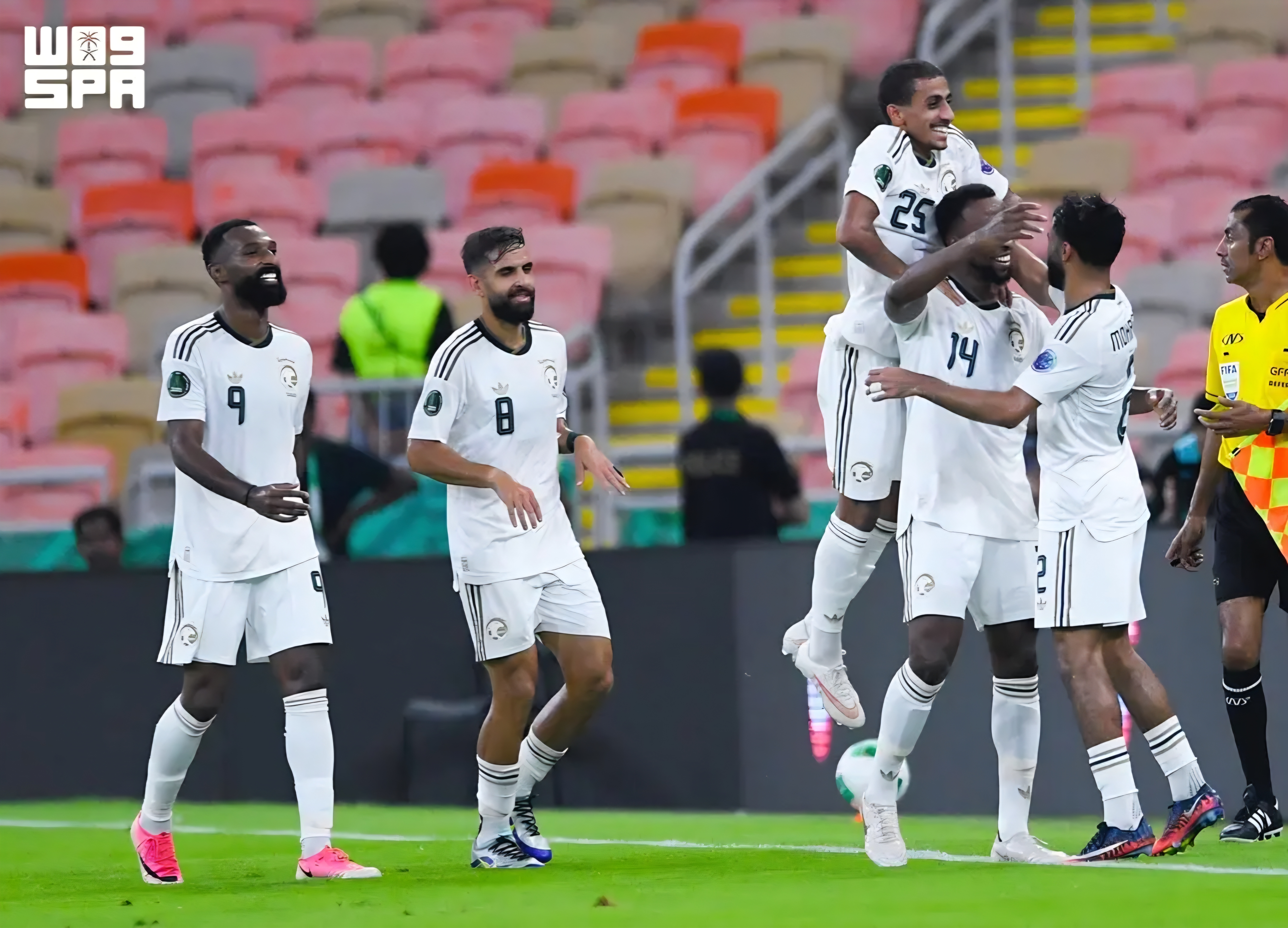 المنتخب السعودي يتأهل إلى نصف نهائي كأس الخليج العربي "خليجي 27" بفوزه على عُمان - الصورة من "واس"
