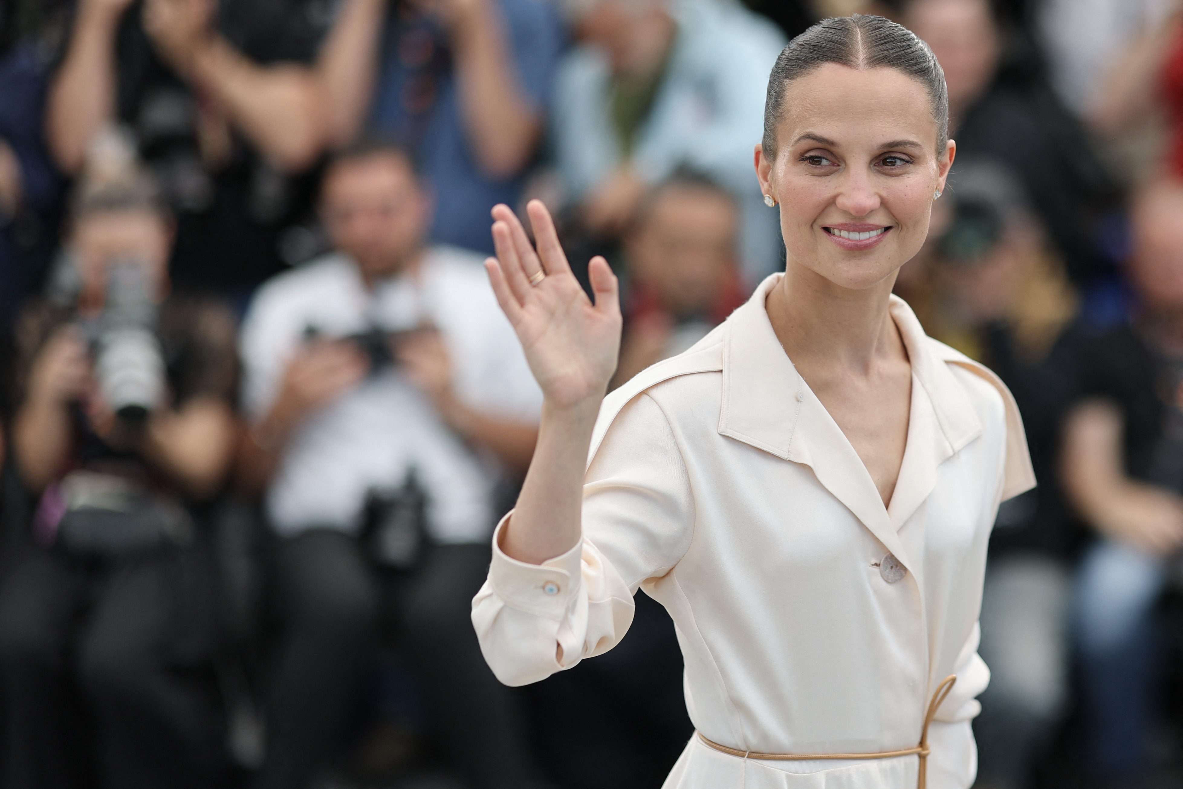 أليسيا فيكاندر Alicia Vikander في مهرجان كان السينمائي 2026- مصدر الصورة Thibaud MORITZ / AFP