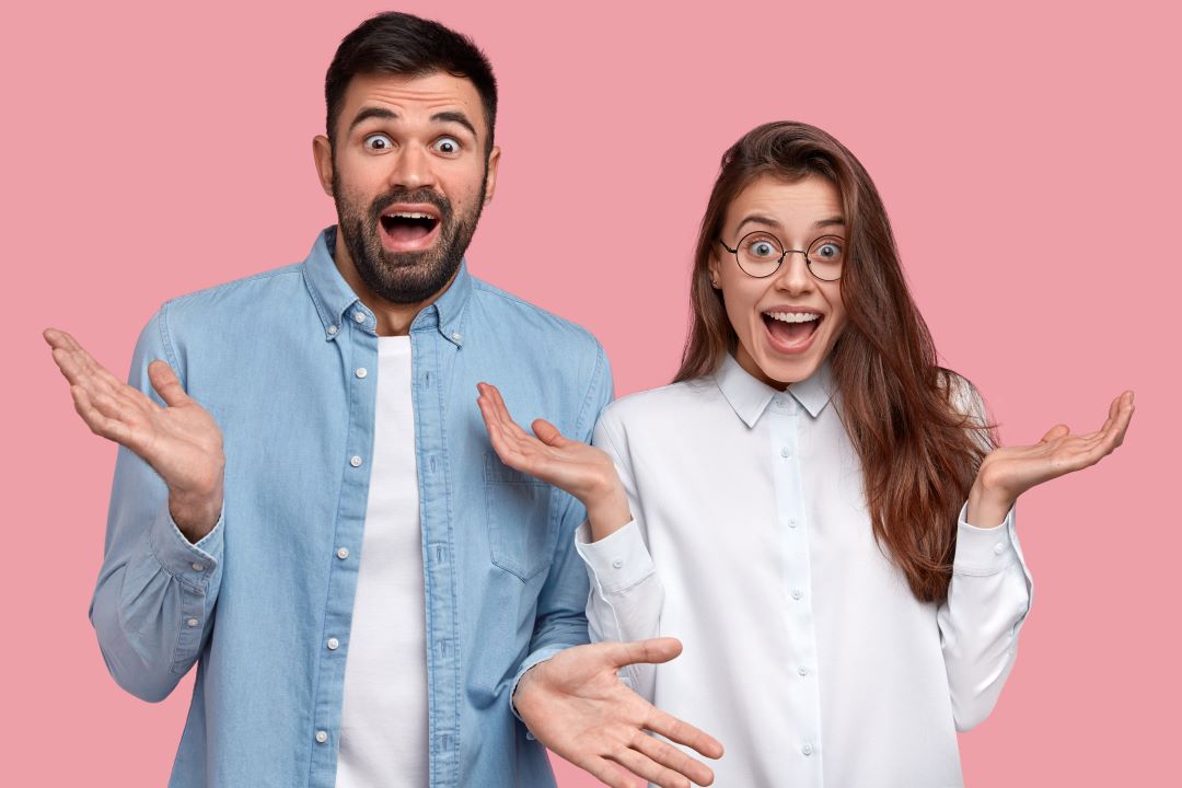 تفسير حلم الضحك مع شخص اعرفه في المنام