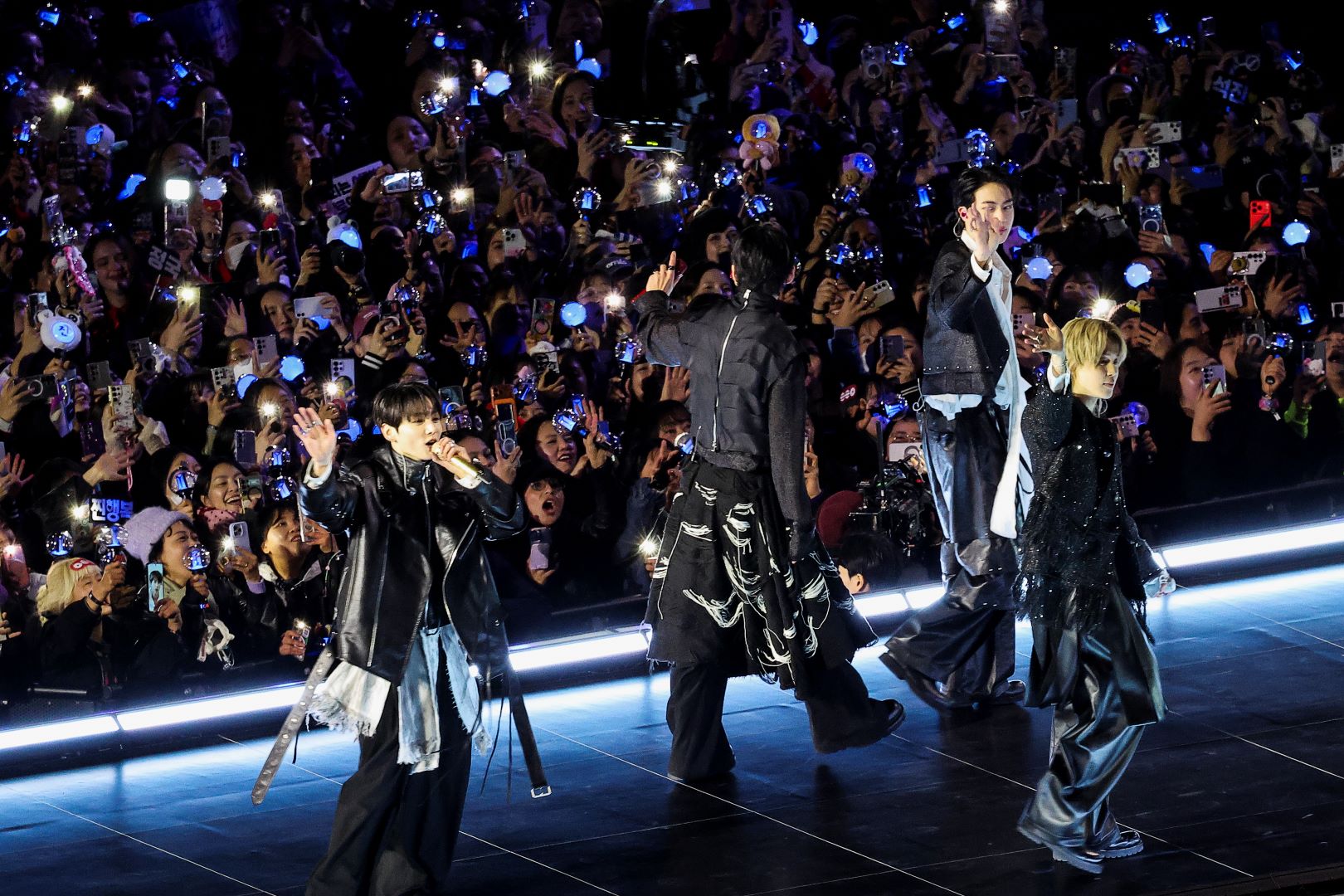 فرقة BTS الكورية الجنوبية في سيول، كوريا الجنوبية ( K-pop boy band BTS  in Seoul, South Korea). مصدر الصورة:  Kim Hong-Ji - Pool/Getty Images
