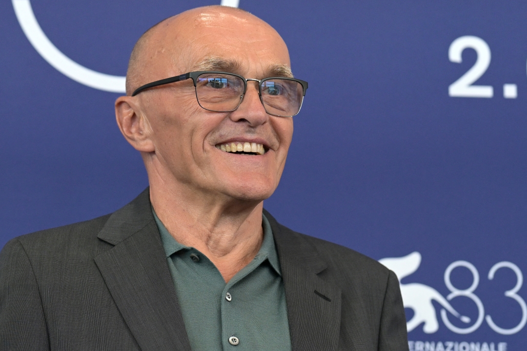 المخرج داني بويل يحضر جلسة تصوير فيلم "Ink" الذي عُرض في الدورة الـ 83 لمهرجان فينسيا السينمائي الدولي (Director Danny Boyle attends the photocall of the movie "Ink" presented at the 83rd International Venice Film Festival)- مصدر الصورة: Tiziana FABI / AFP