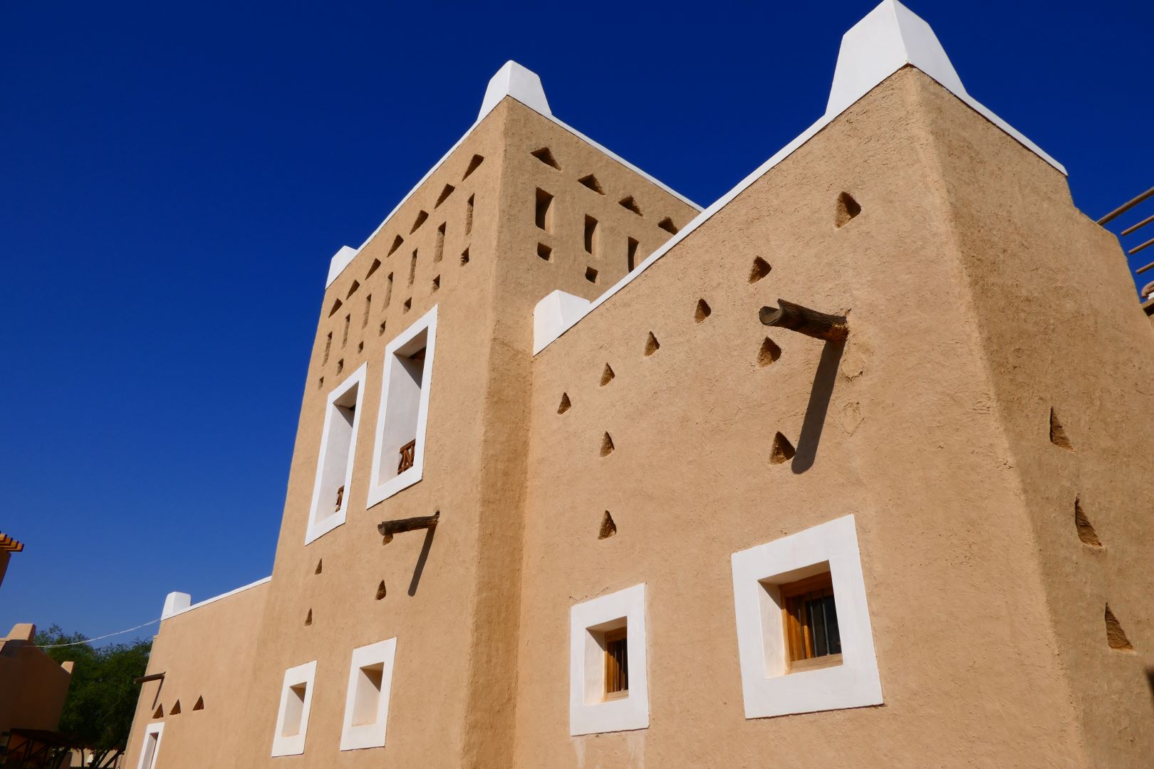 مبنى تاريخي في مدينة الدرعية القديمة "تصوير: Friemann" من shutterstock