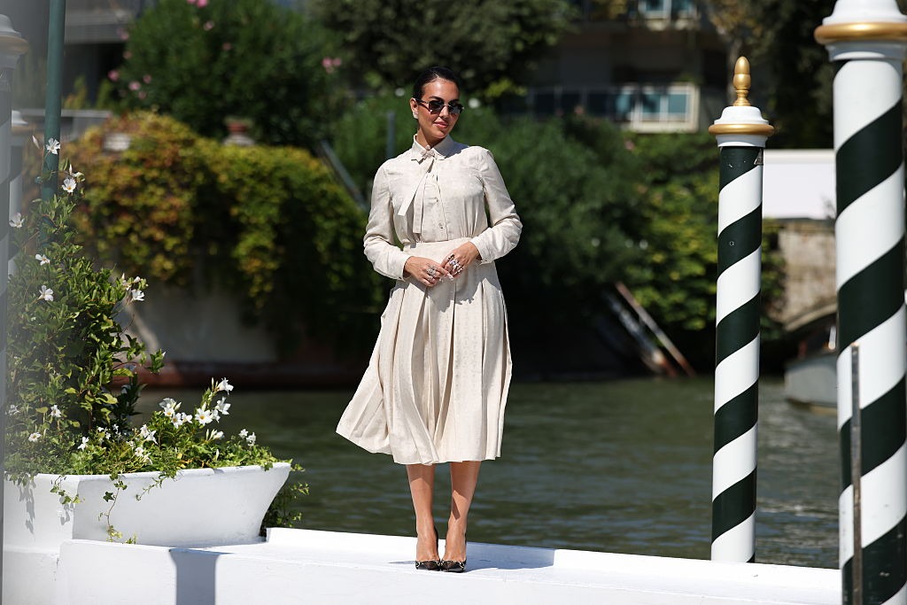 جورجينا رودريغيز Georgina Rodríguez في فينيسيا - مصدر الصورة: Carlo Paloni/Getty Images)