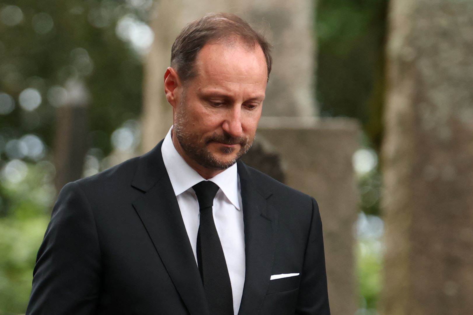 الملك هاكون الثامن في آسكر، النرويج (King Haakon VIII in Asker, Norway). مصدر الصورة: ODD ANDERSEN / AFP