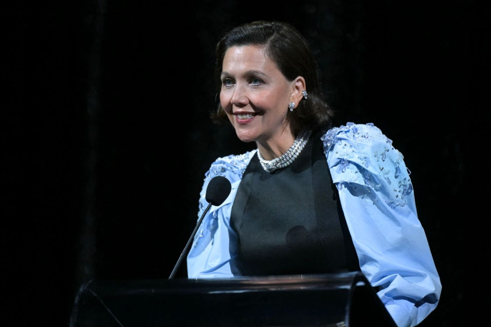 ماغي جيلينهال Maggie Gyllenhaal في حفل توزيع جوائز مهرجان فينيسيا 2026. مصدر الصورة: Stefano Rellandini / AFP