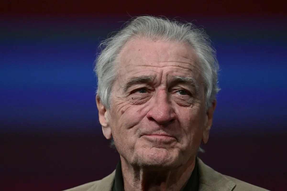 روبرت دي نيرو في جلسة حوارية بالدورة الثامنة والسبعين لمهرجان كان السينمائي ( Robert De Niro at the 78th Cannes Film Festival panel discussion). مصدر الصورة:Miguel MEDINA / AFP