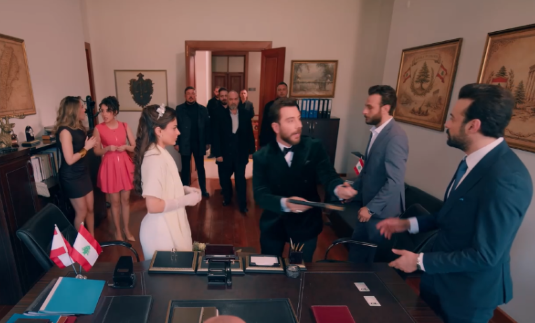 مسلسل حب ع ورق - الصورة سكرين شوت   من الحلقة74