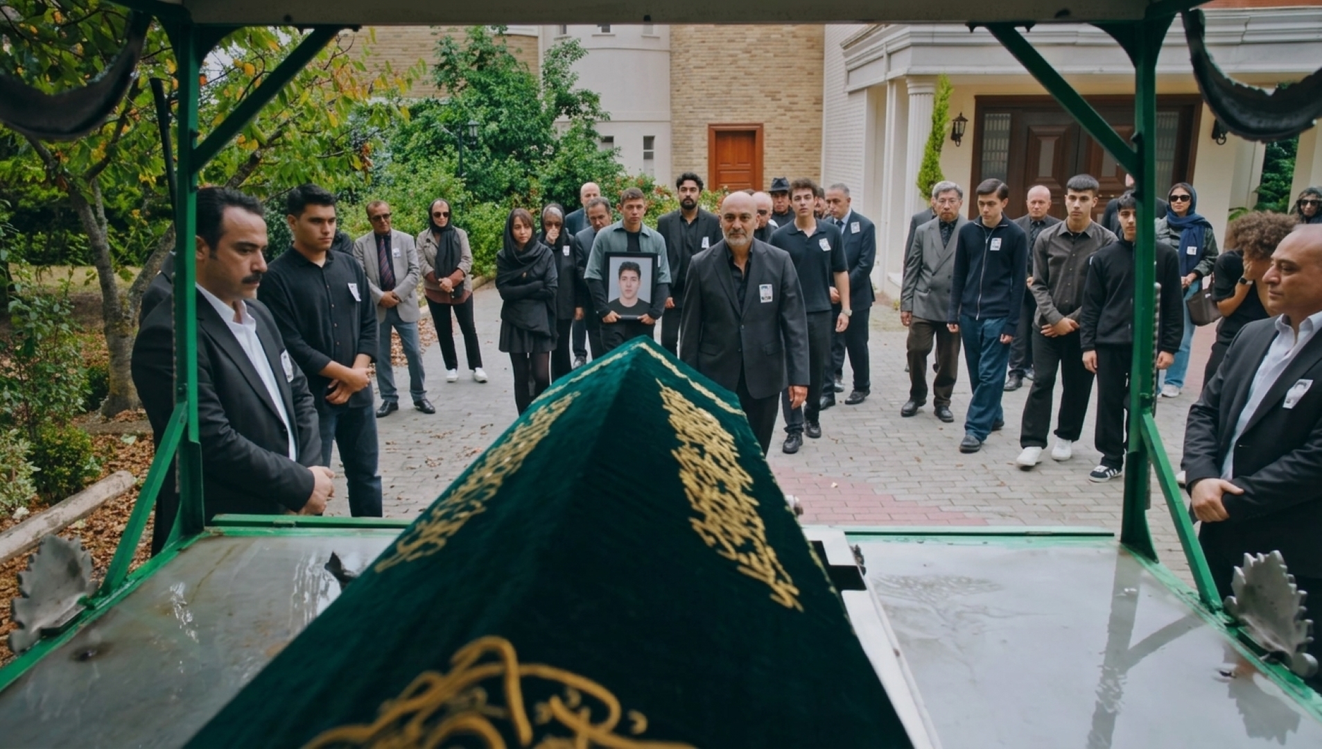 مسلسل إسطنبول رأسًا على عقب - الصورة سكرين شوت من معاينة الحلقة 16