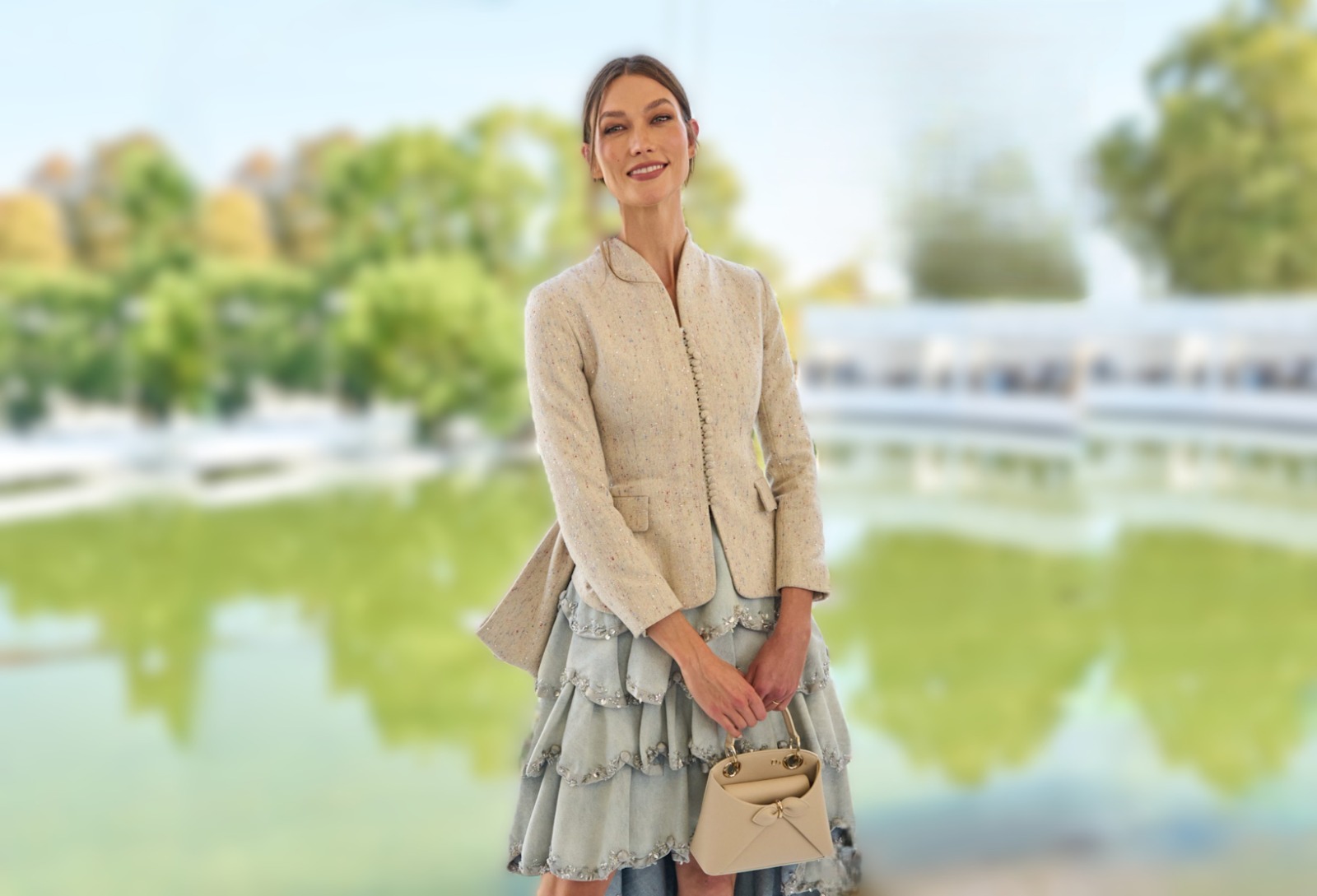كارلي كلوس Karlie Kloss في عرض ديور ربيع وصيف 2027 - الصورة من الصورة من Launchmetrics/Spotlight ©