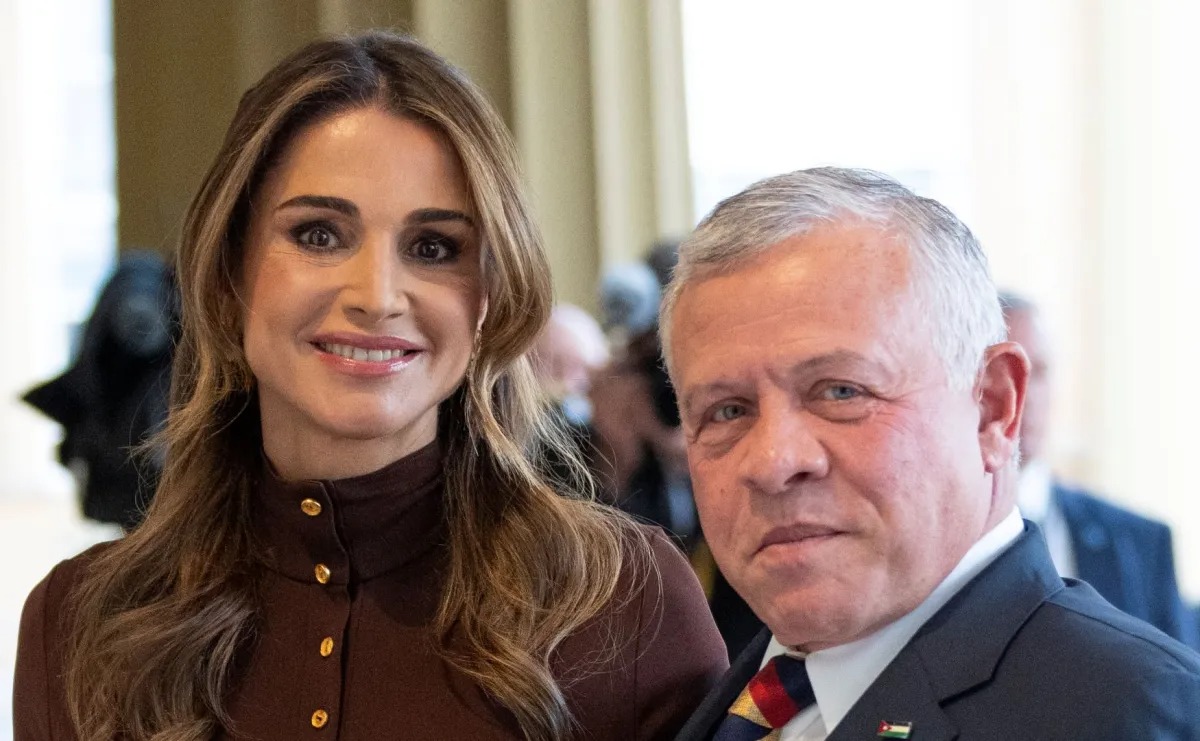الملكة رانيا والملك عبد الله الثاني في لندن، إنجلترا (Queen Rania and King Abdullah II in London, England). مصدر الصورة: Mark Cuthbert/UK Press via Getty Images
