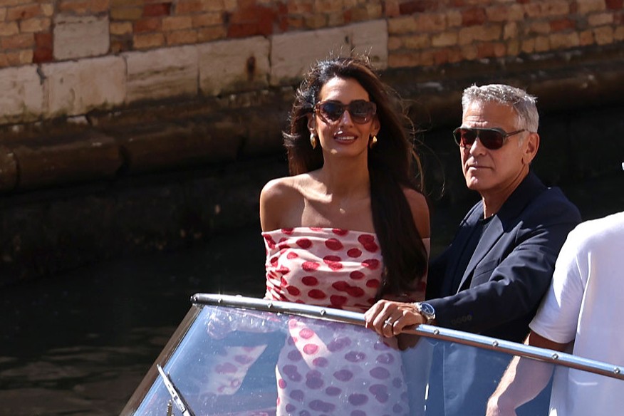 أمل وجورج كلوني Amal & Geoges Clooney في مهرجان فينيسيا السينمائي - (مصدر الصورة  Victor Boyko/Getty Images for Finch & Partners and Creative Artists Agency)