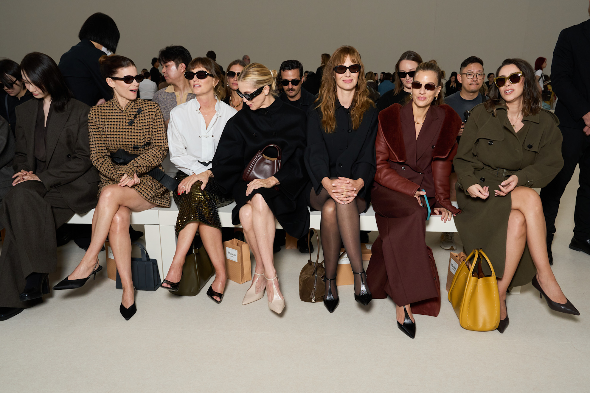 دانييلا رحمة وكيلي روثرفورد Kelly Rutherford وكيت ماراKate Mara ولويز بورجوانLouise Bourjouin في عرض ماكس مارا Max Mara -الصورة من Launchmetrics/Spotlight ©