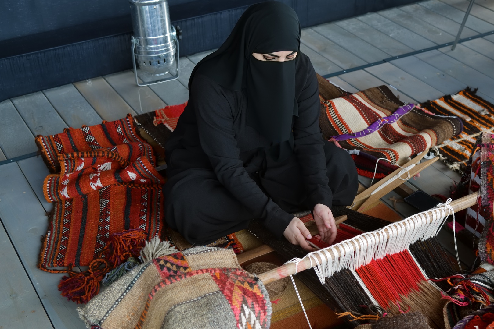 حرفة السدو تعد من الحرف اليدوية التقليدية الأصيلة التي اشتهر بها سكان المملكة العربية السعودية