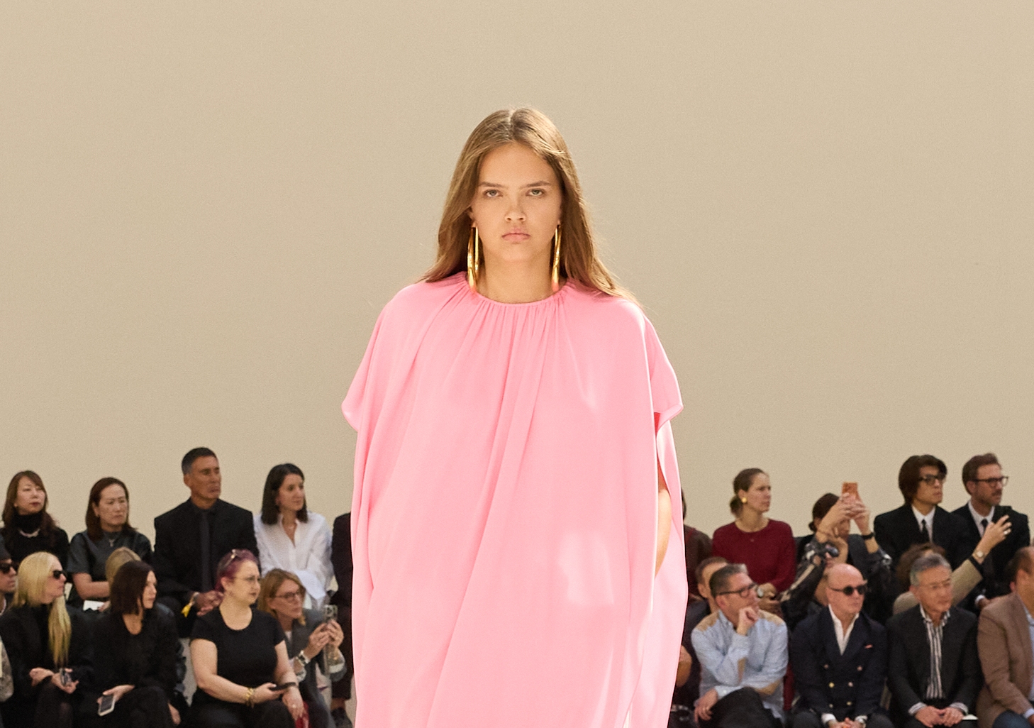 بالنسياغا Balenciaga ربيع وصيف 2027 - الصورة من Launchmetrics/Spotlight ©