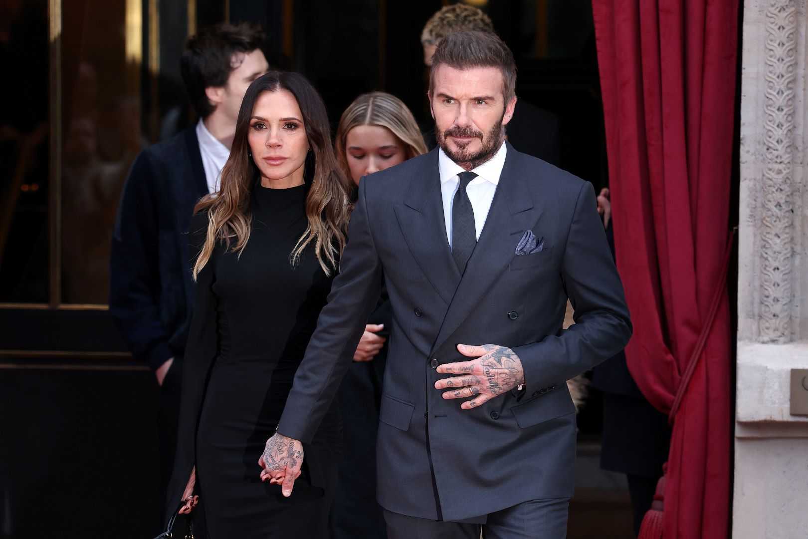 ديفيد بيكهام David Beckham وفيكتوريا بيكهام Victoria Beckham في باريس، فرنسا. مصدر الصورة:  Neil Mockford/GC Images