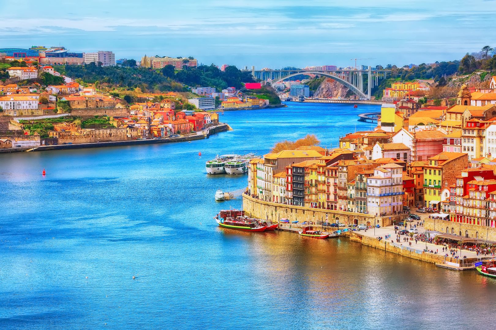 لقطة لمدينة بورتو/ تصوير: Nataliya Nazarova من shutterstock