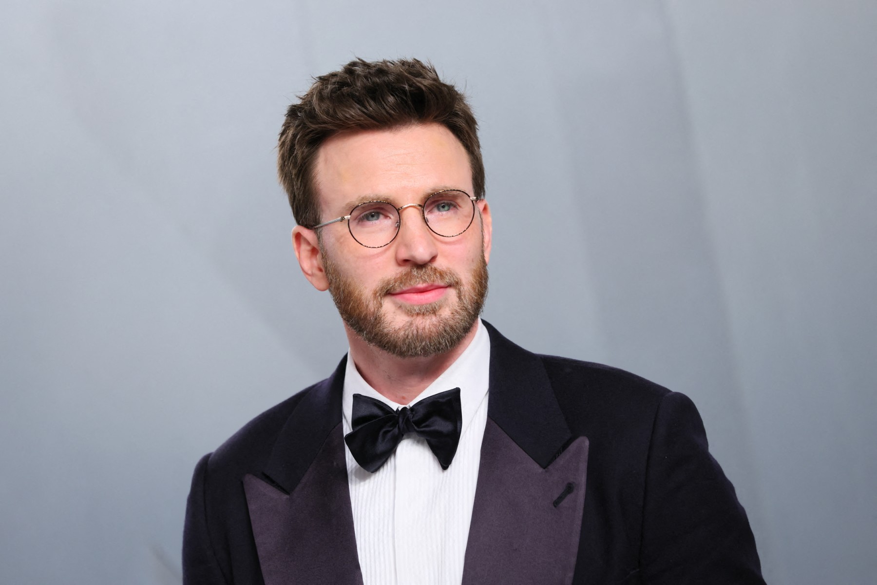 كريس إيفانر Chris Evans في حفل Vanity Fair Oscar في لوس أنجلوس 2026. مصدر الصورة Jean Baptiste Lacroix / AFP