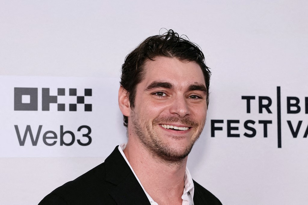 آر جي مت (RJ Mitte) يحضر العرض الأول لفيلم "Westhampton" خلال مهرجان تريبيكا السينمائي في نيويورك عام 2025. مصدر الصورة: Theo Wargo / Getty Images via AFP