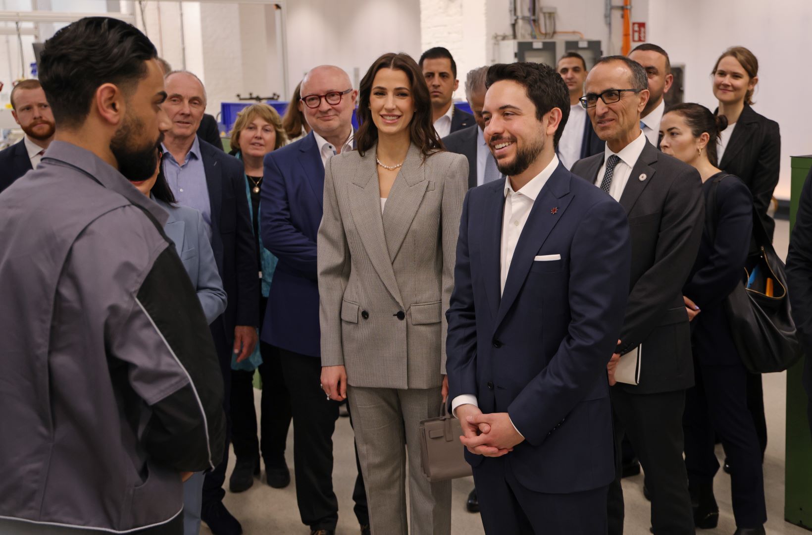ولي العهد الحسين بن عبد الله والأميرة رجوة الحسين في برلين، ألمانيا (Crown Prince Hussein bin Abdullah and Princess Rajwa Al Hussein in Berlin, Germany). مصدر الصورة: Sean Gallup/Getty Images
