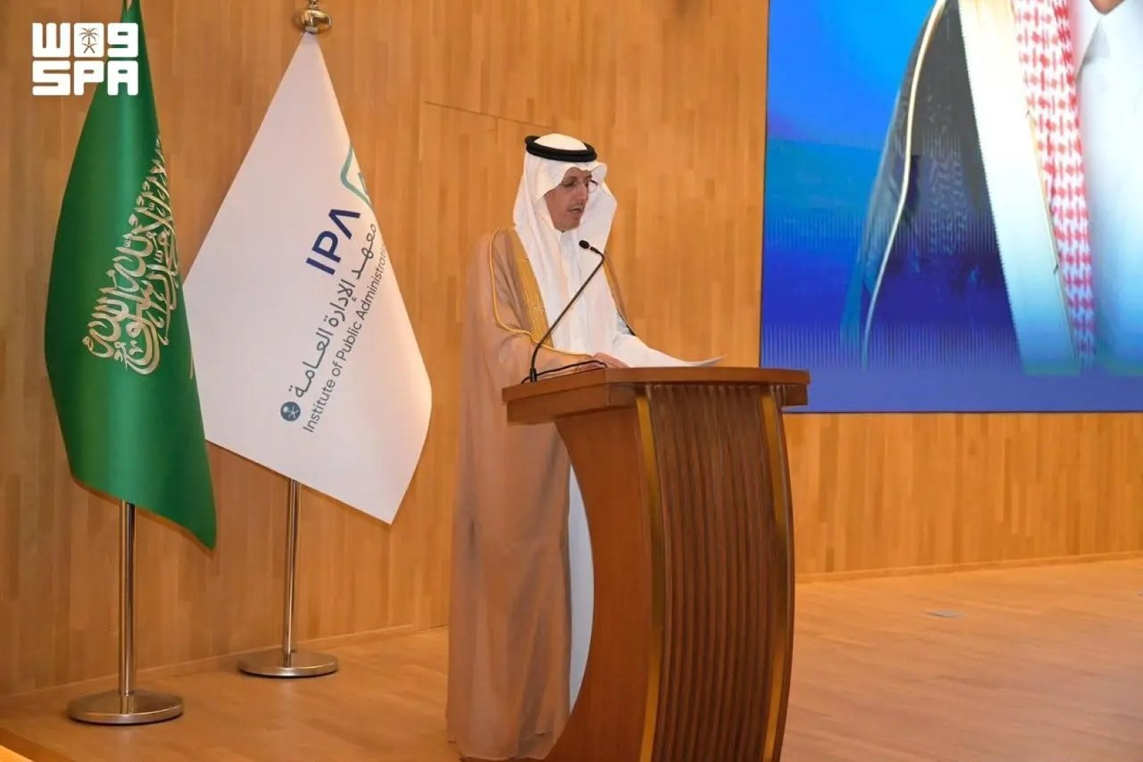الخريجين والخريجات