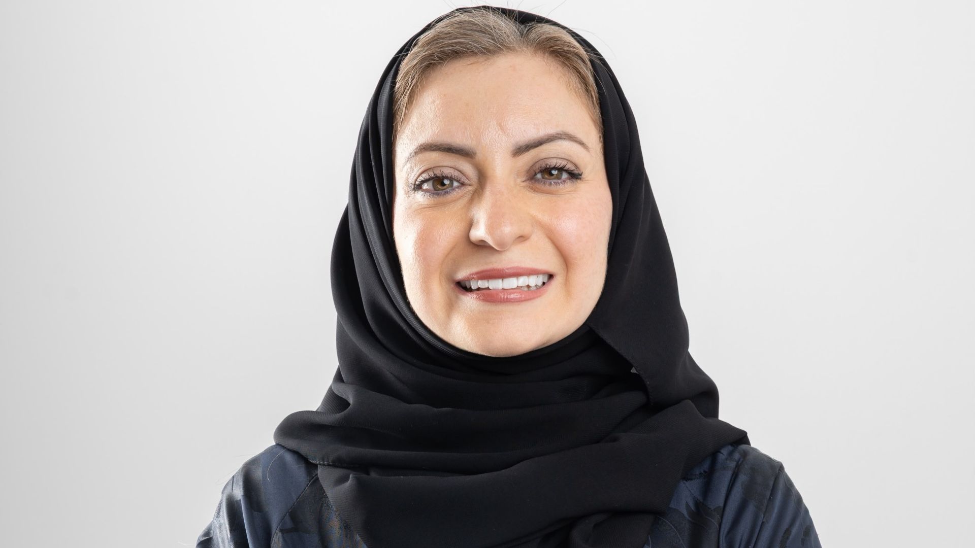 فنانة المجوهرات المعاصرة إسراء الريس