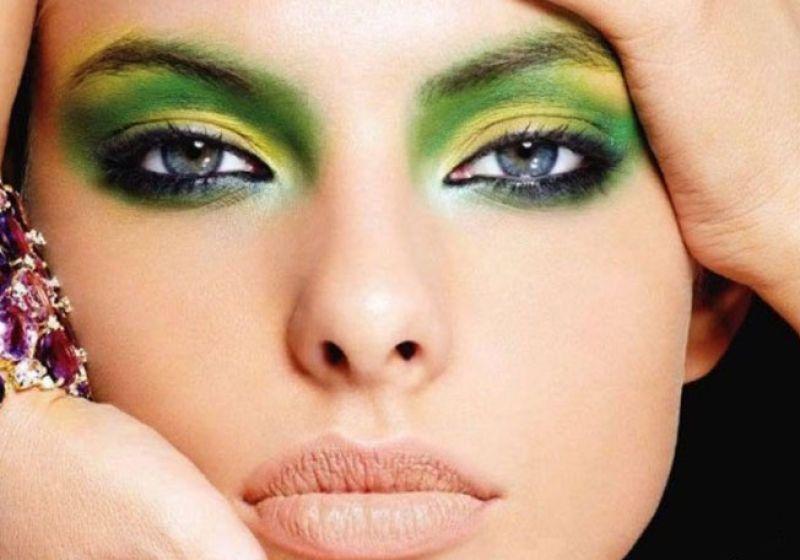 مكياج عيون أخضر