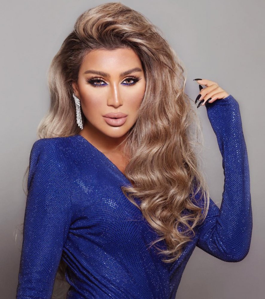 تسريحة شعر ويفي عريض