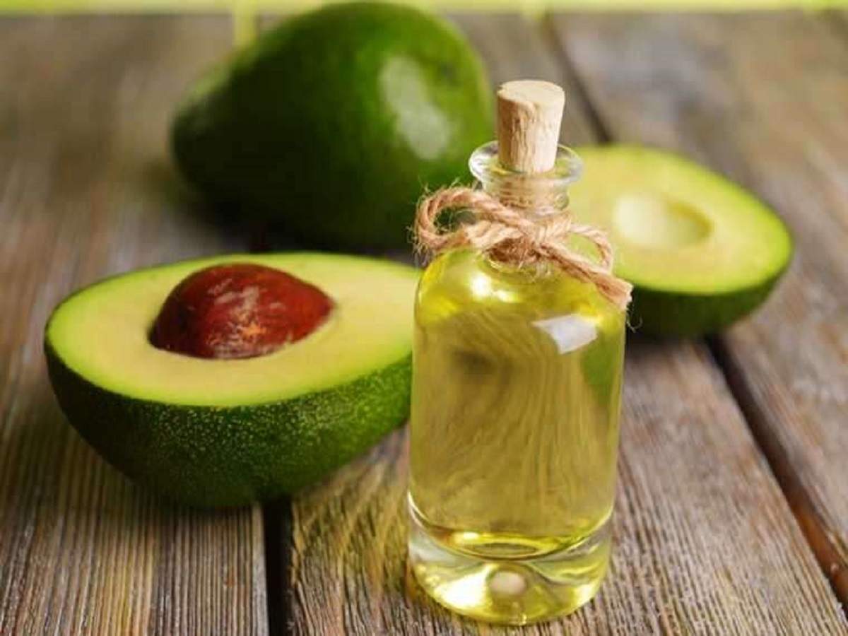 زيت الأفوكادو وزيت جوز الهند لحماية شعرك من التلف أثناء تواجدك على الشاطئ