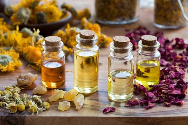 طرق تنظيف الكنب الجلد من البقع