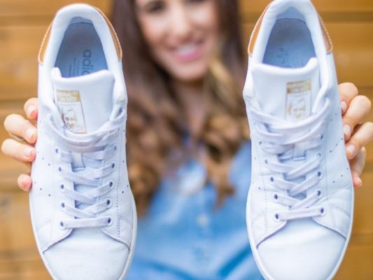 طرق تنظيف الأحذية الرياضية