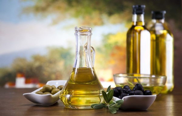 طرق تنظيف وتلميع الطاولات