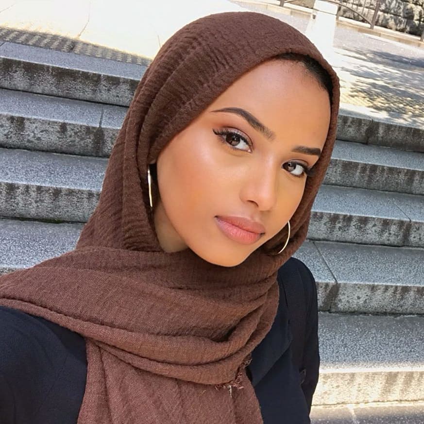 السكارف الواسع على الرقبة