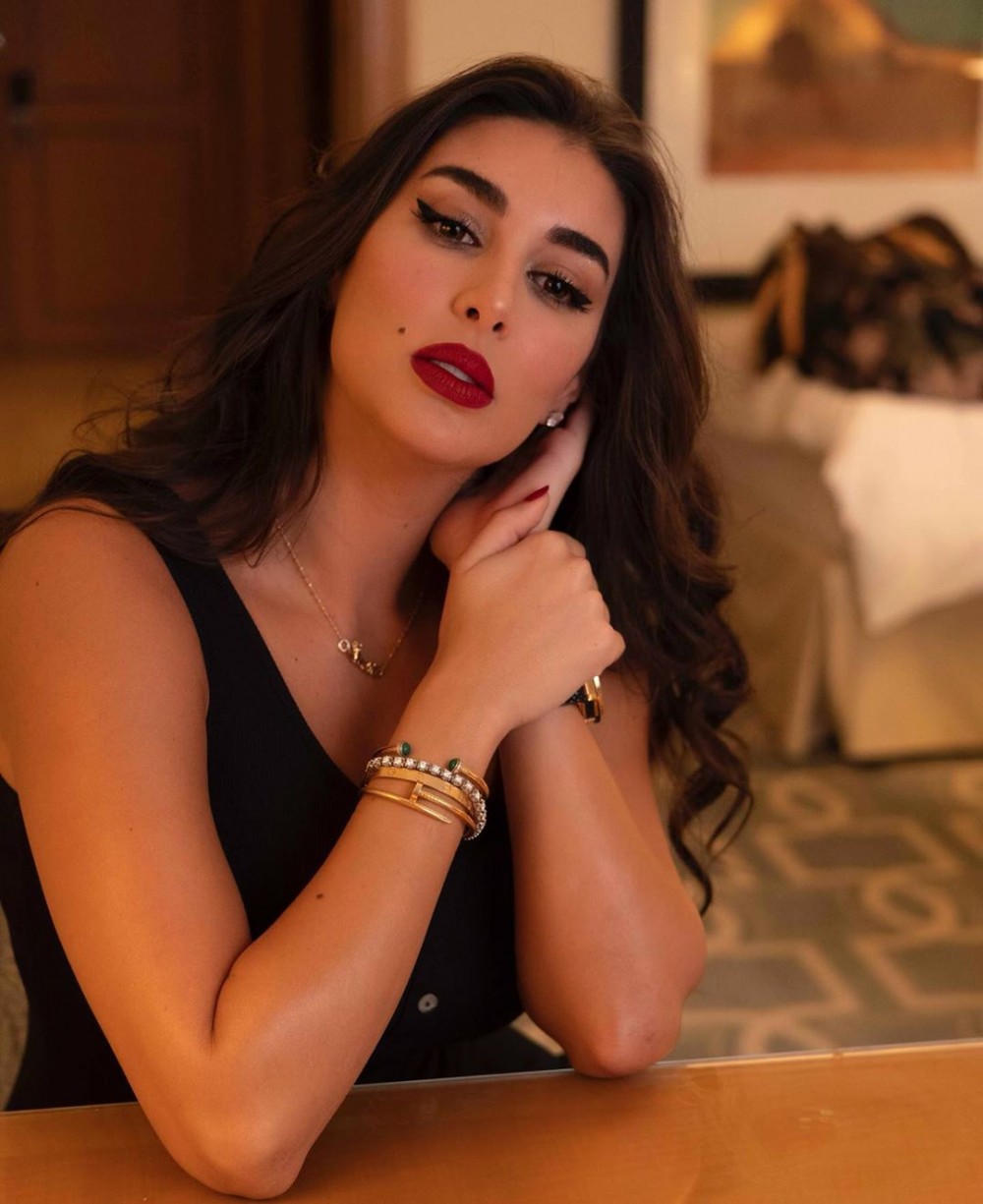 ياسمين صبري وأفخم المجوهرات