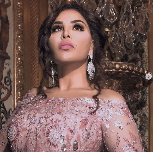 الأقراط الطويلة المرصعة بالألماس