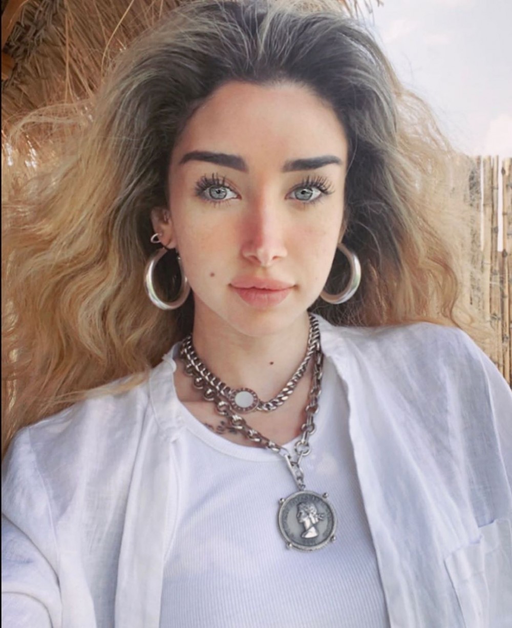 اقراط هنا الزاهد
