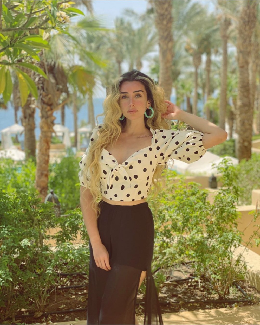 اقراط هنا الزاهد