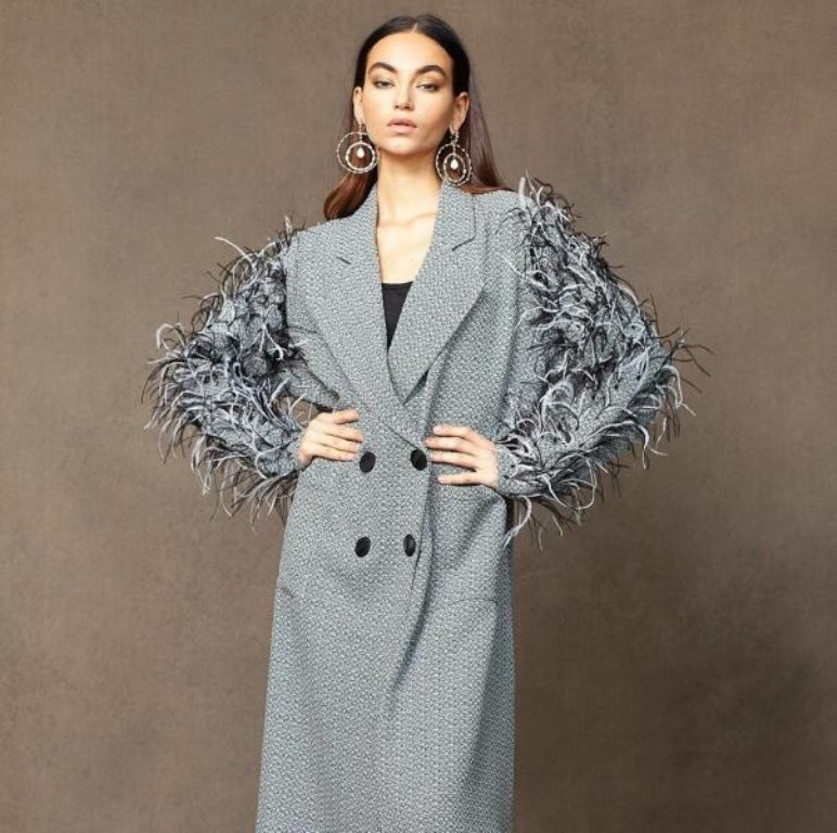 عباية رمادية من ماركة Hania Collection