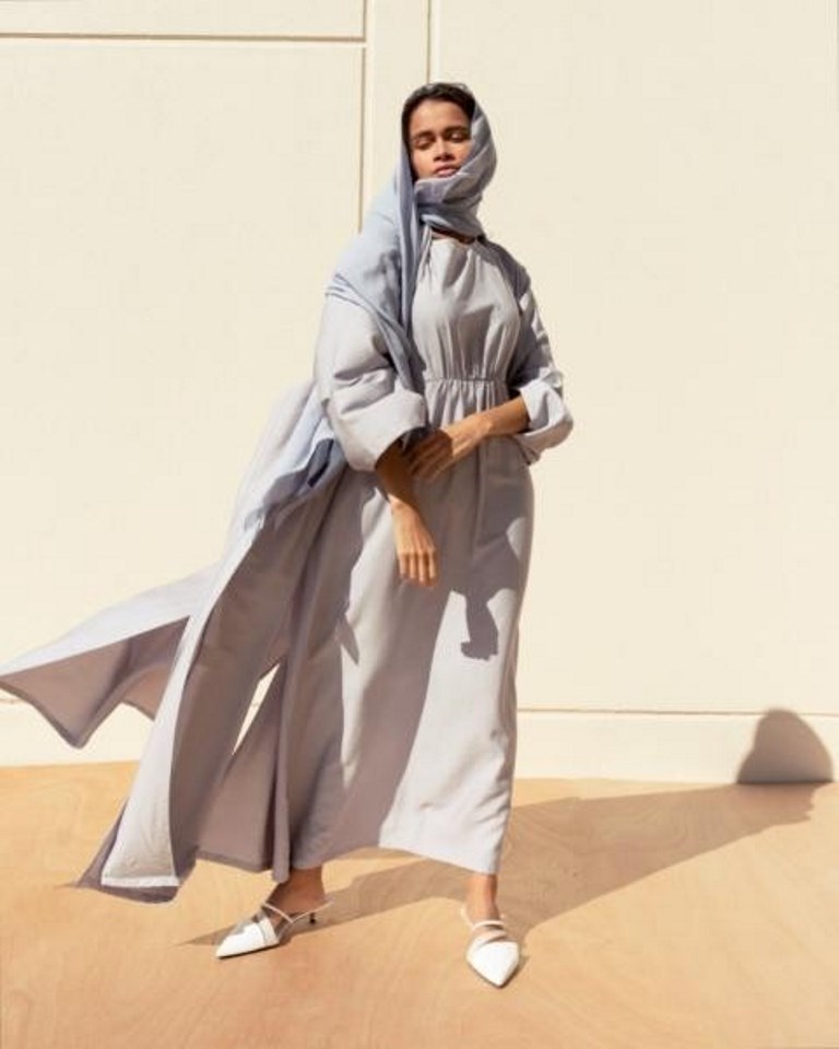 عباية رمادية من تصميم Ciel Dubai