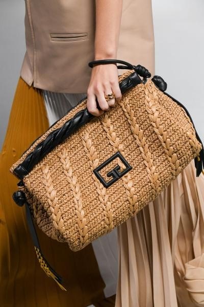 GIVENCHY