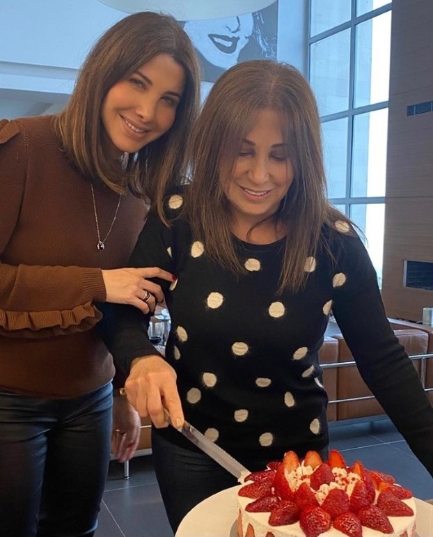 نانسي عجرم اختارت الجينز في الحجر المنزلي