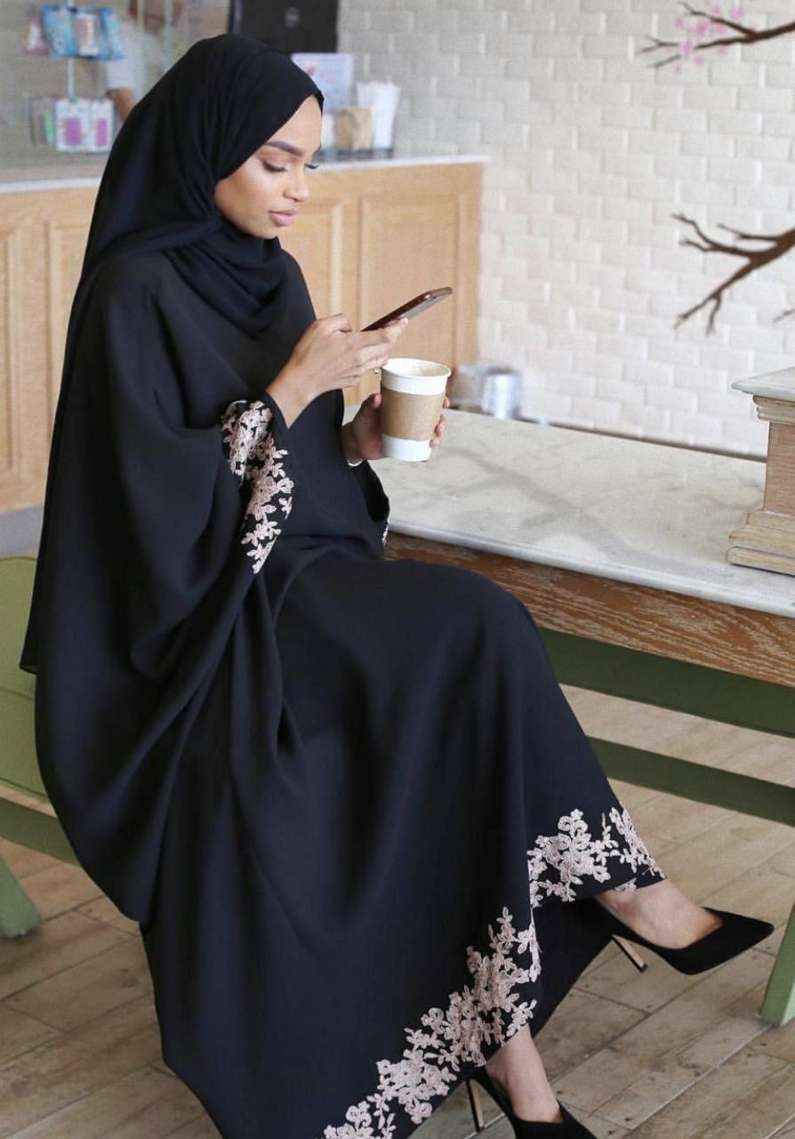 عبايات على طريقة الفاشينيستا السعوديات
