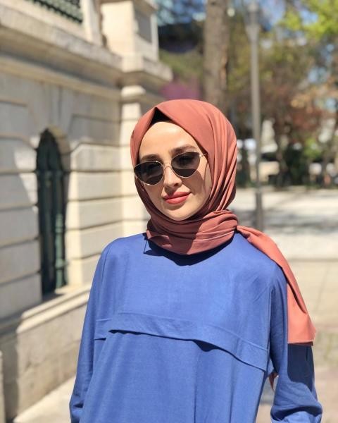 لفات بالسكارف الطويل