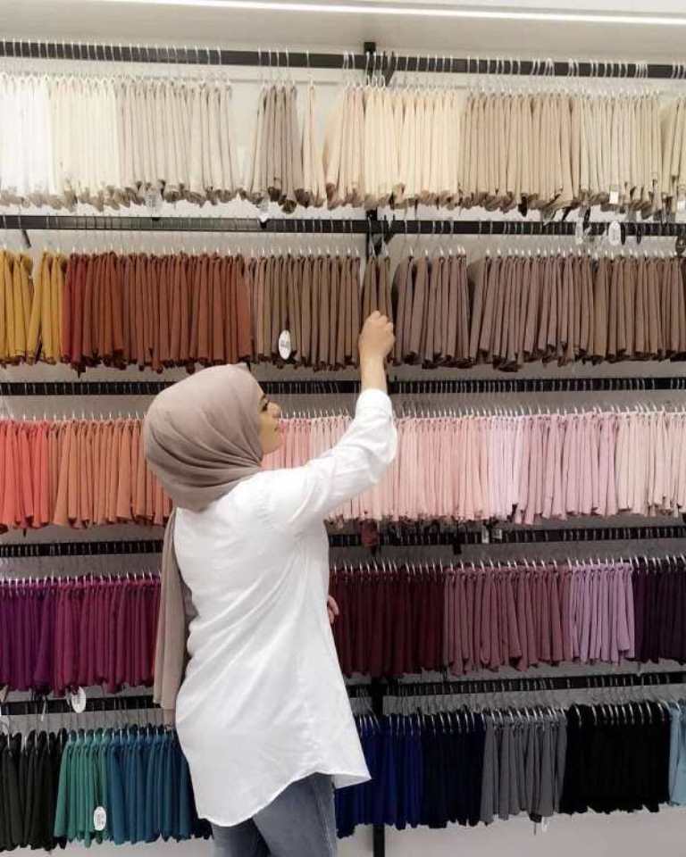 اختيار ألوان السكارف المناسبة