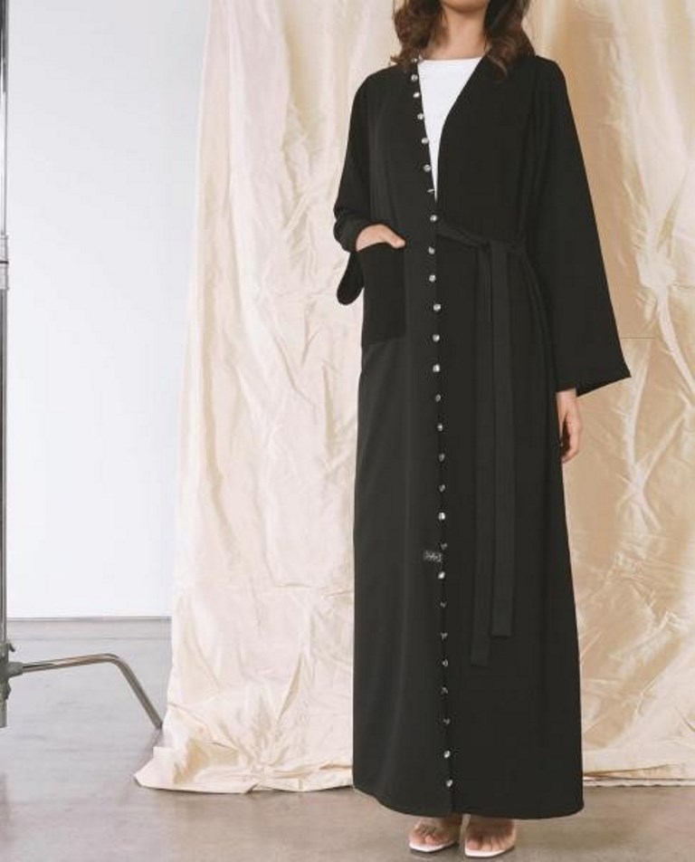 عباءة مطرزة من DAJ