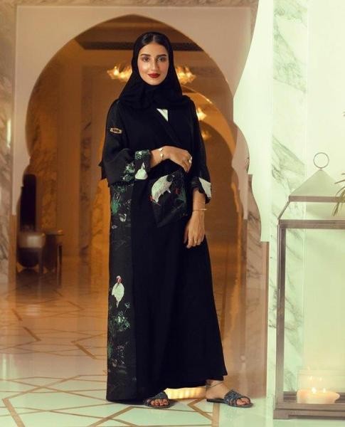 عباءة سوداء