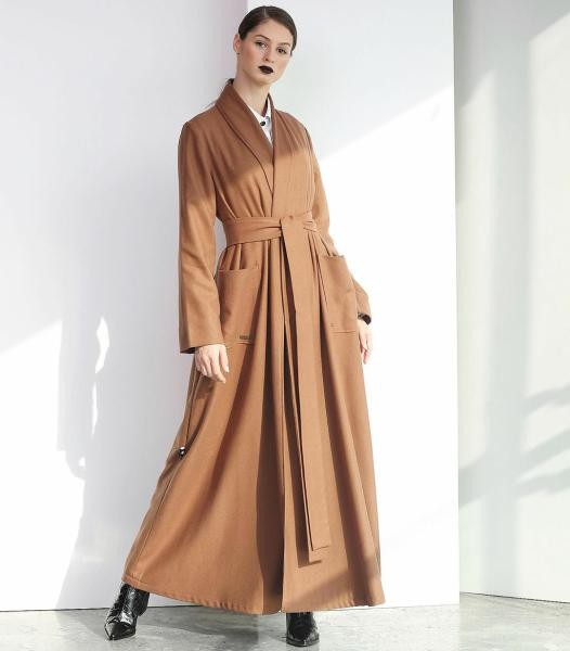 عباية باللون الجملي من Abati Boutique